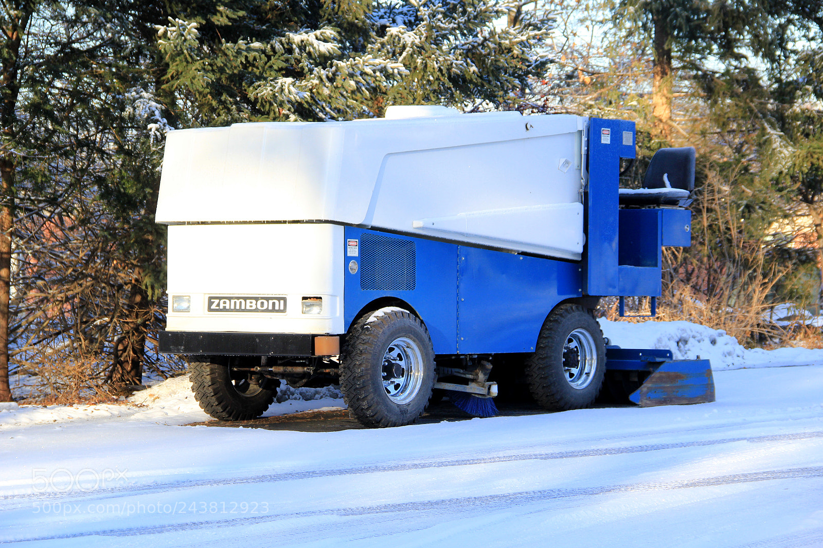 Canon EF-S 18-135mm F3.5-5.6 IS sample photo. Zamboni photography