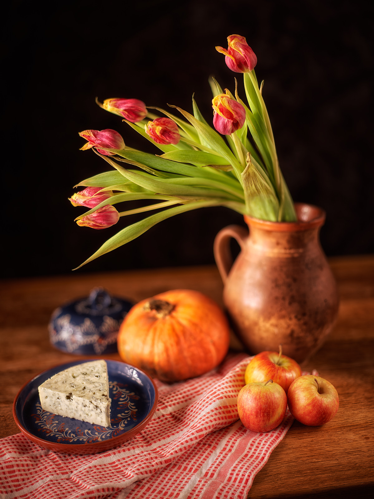Phase One IQ3 100MP Trichr sample photo. Tulip in a jug photography