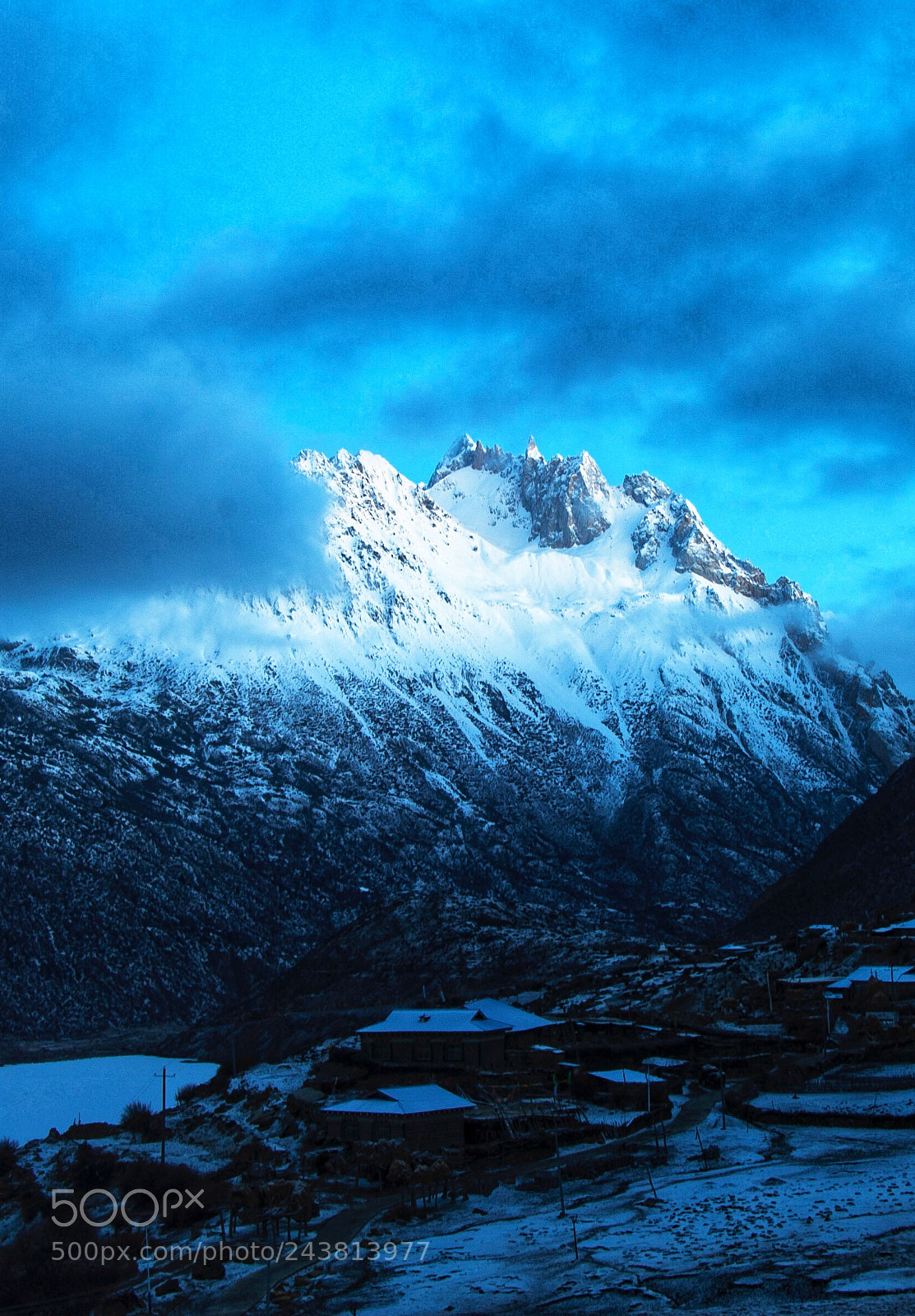 Nikon D700 sample photo. 苏醒～清晨，雪山在太阳的照射下醒来，山下的西藏来古村地逐渐苏醒。 photography