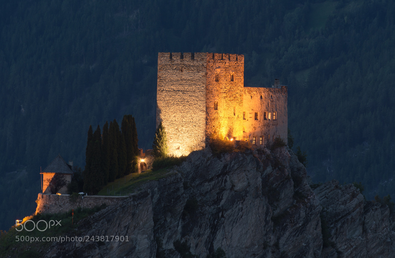 Nikon D7100 sample photo. Evening at the castle photography