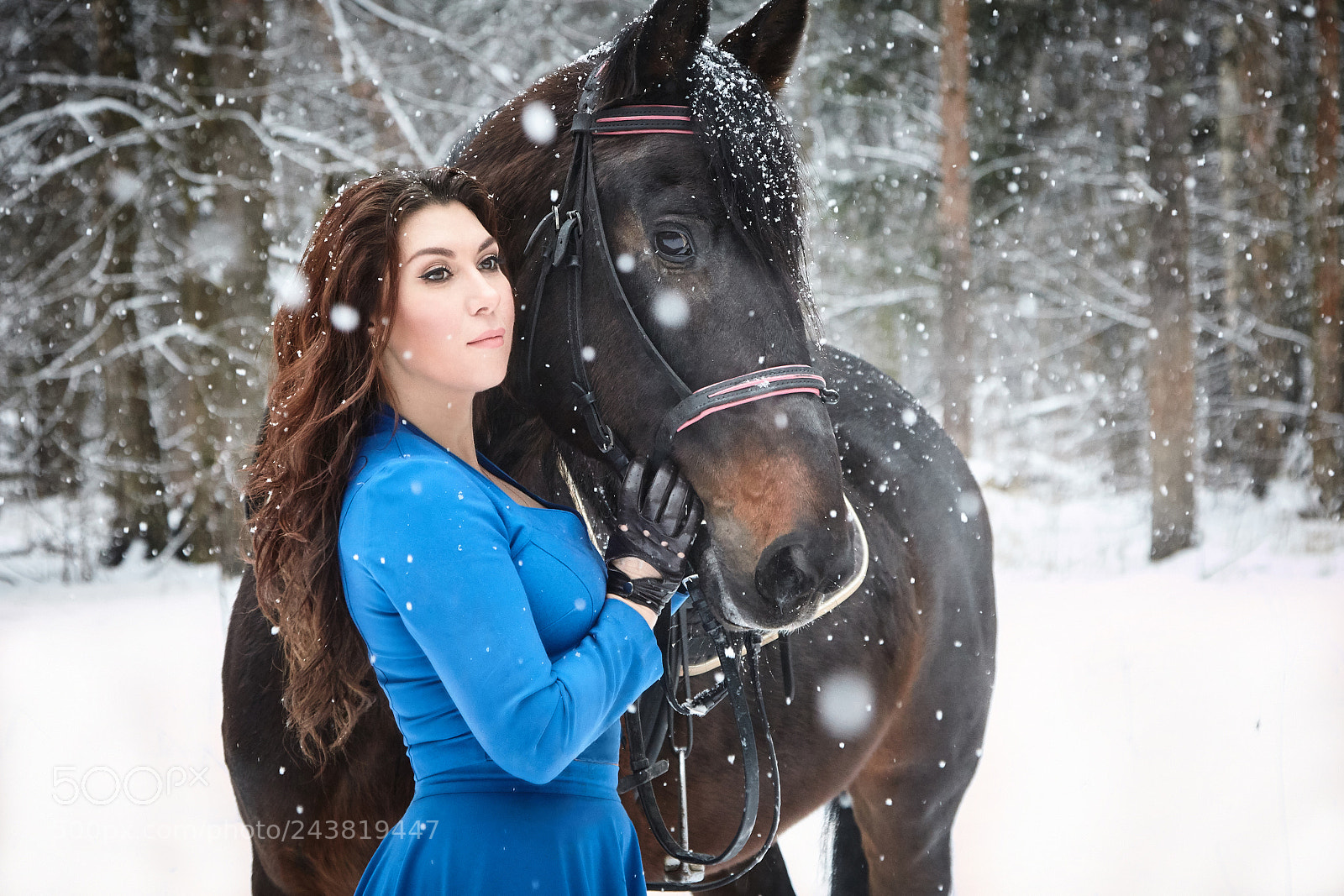Canon EOS-1D Mark IV sample photo. Lady in blue. photography