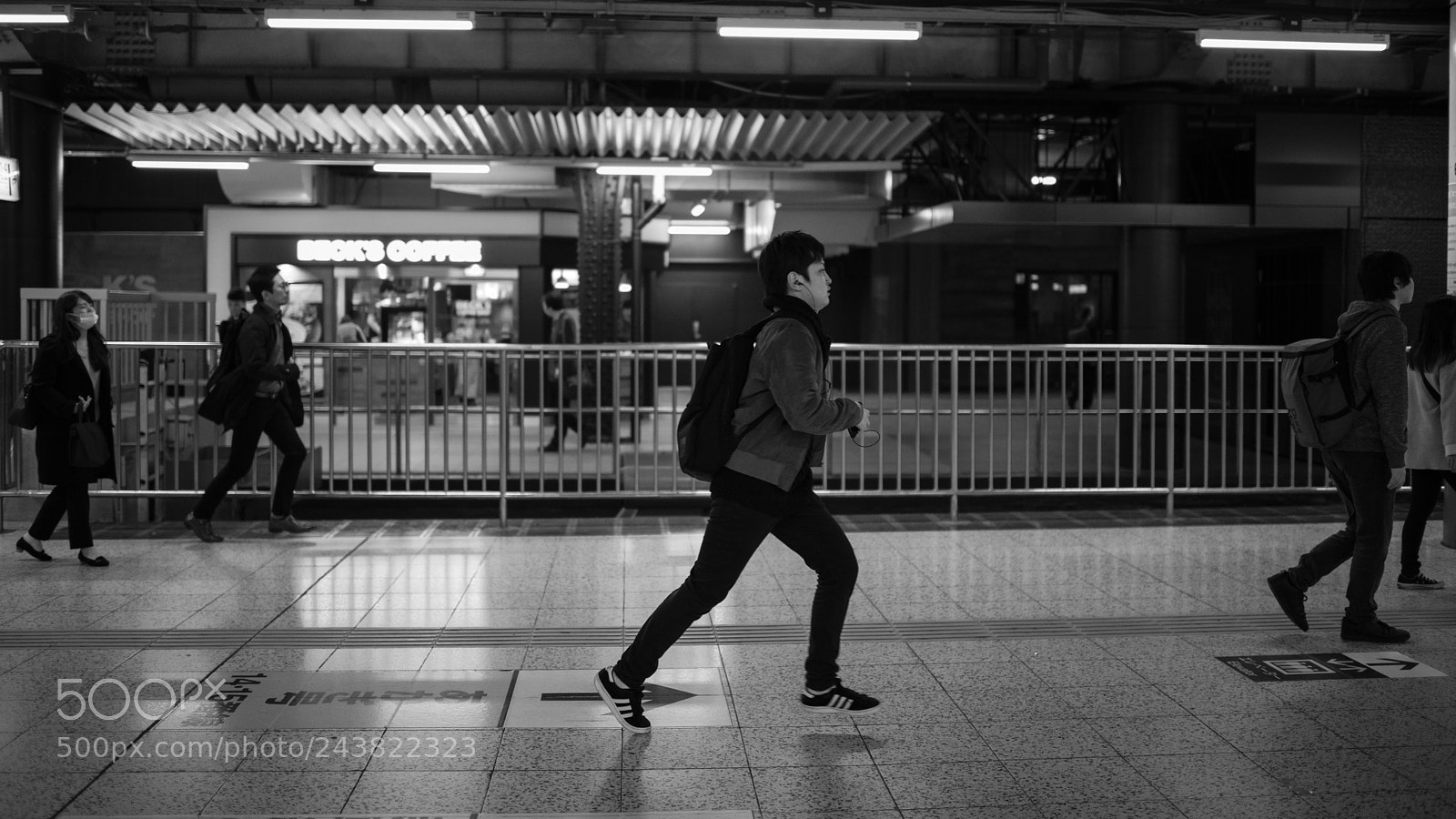 Nikon D810 sample photo. Rushing to the train photography
