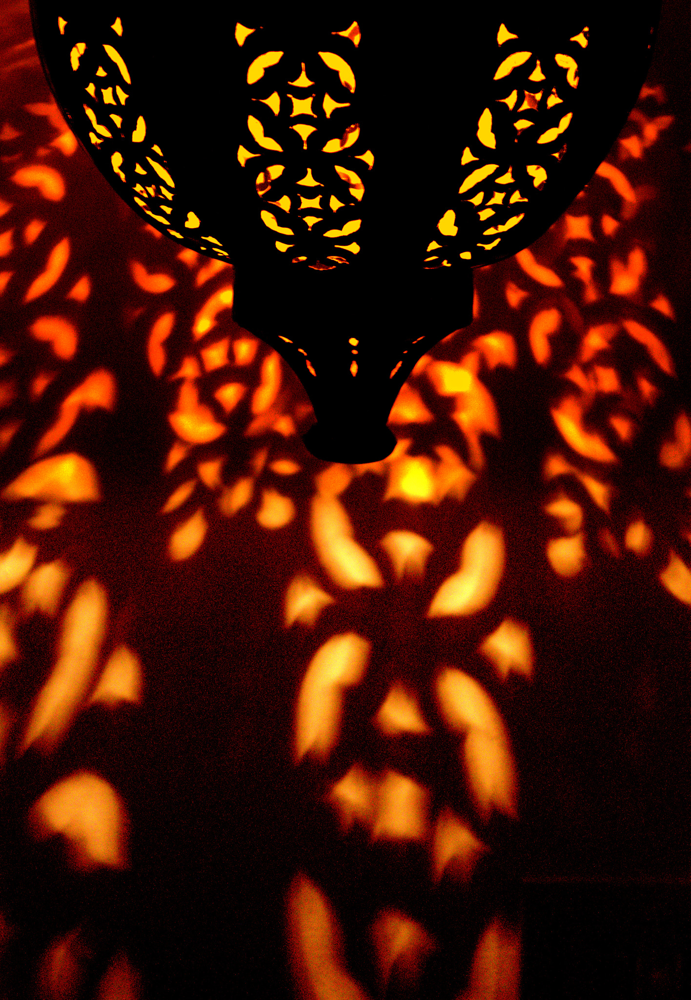 Canon EF-S 18-55mm F3.5-5.6 IS sample photo. Shadow photography