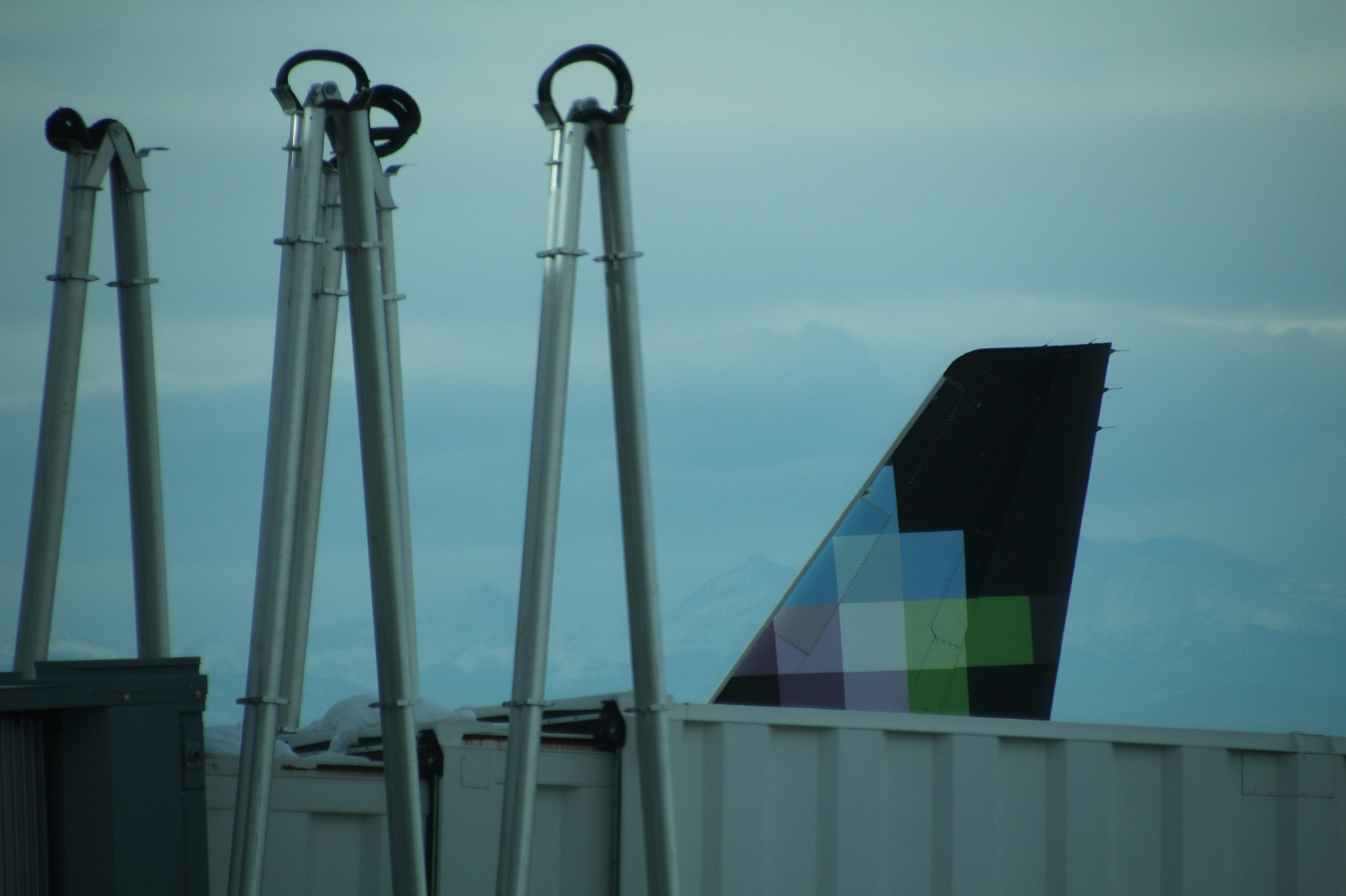 Canon EOS 1200D (EOS Rebel T5 / EOS Kiss X70 / EOS Hi) sample photo. Airport details. 機場詳情。 detalles del aeropuerto photography