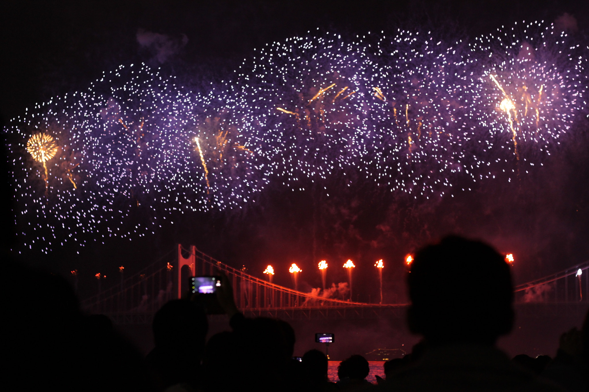 Canon EOS 500D (EOS Rebel T1i / EOS Kiss X3) + Canon EF 50mm F1.8 STM sample photo. Busan fireworks festival photography