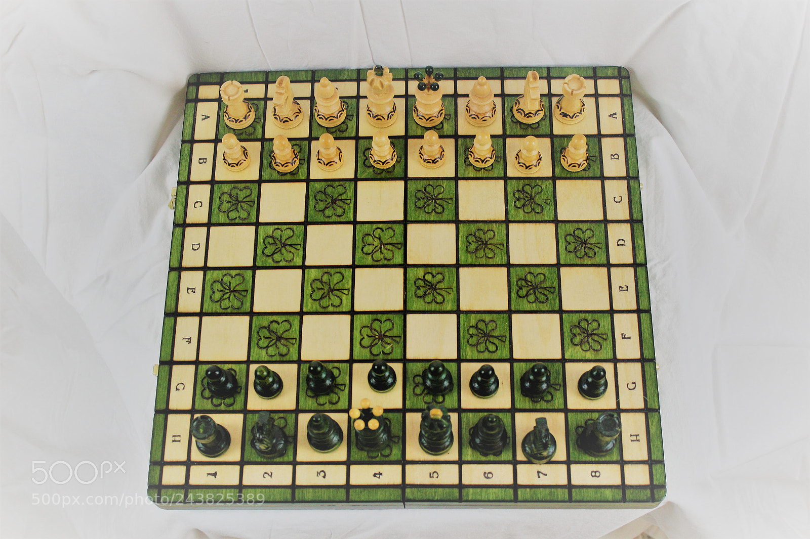 Canon EOS 600D (Rebel EOS T3i / EOS Kiss X5) sample photo. Wood chess board and photography