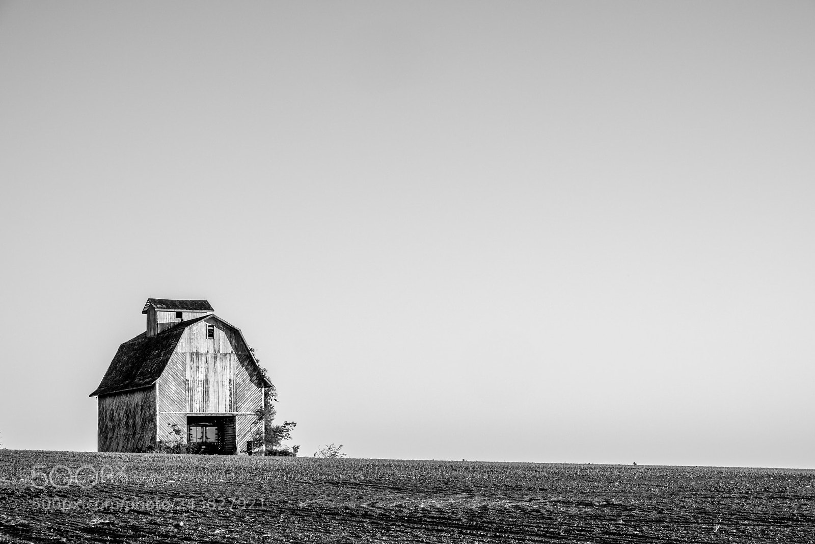 Fujifilm X-T20 sample photo. Barn in black and photography