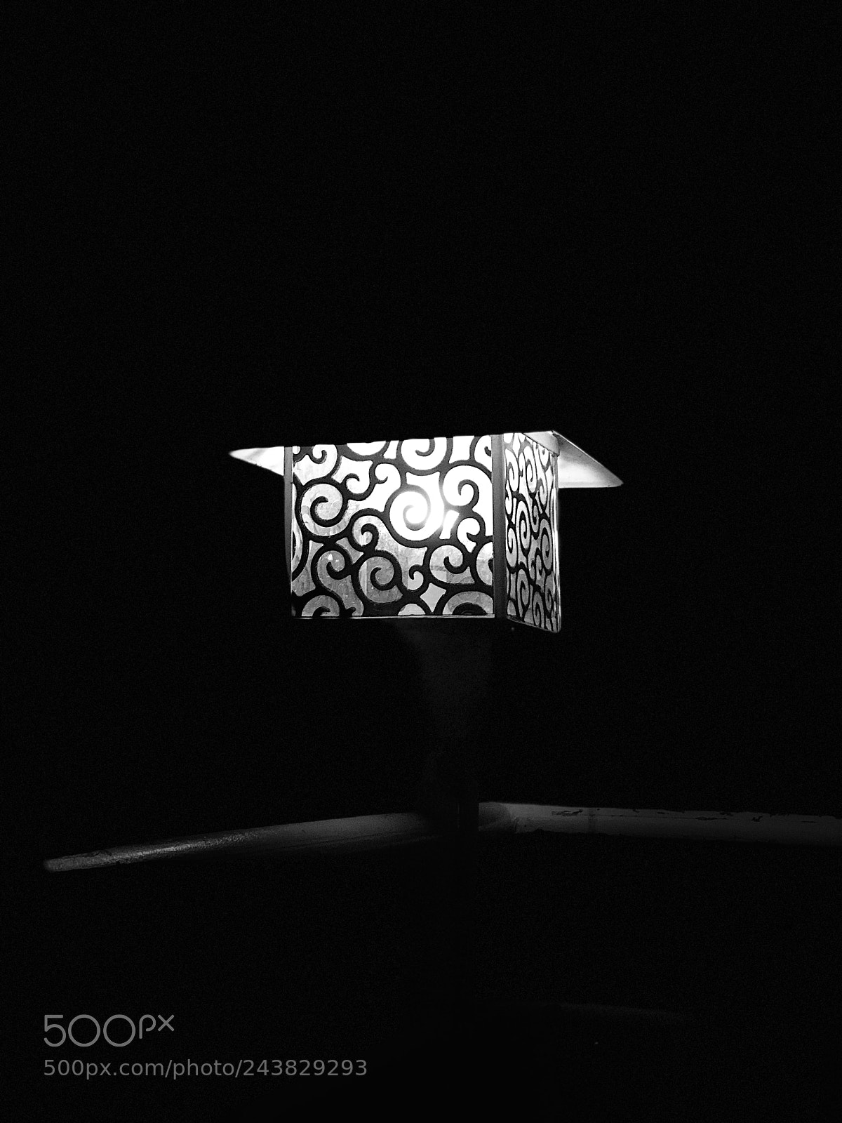 Apple iPhone 8 Plus sample photo. Night photography