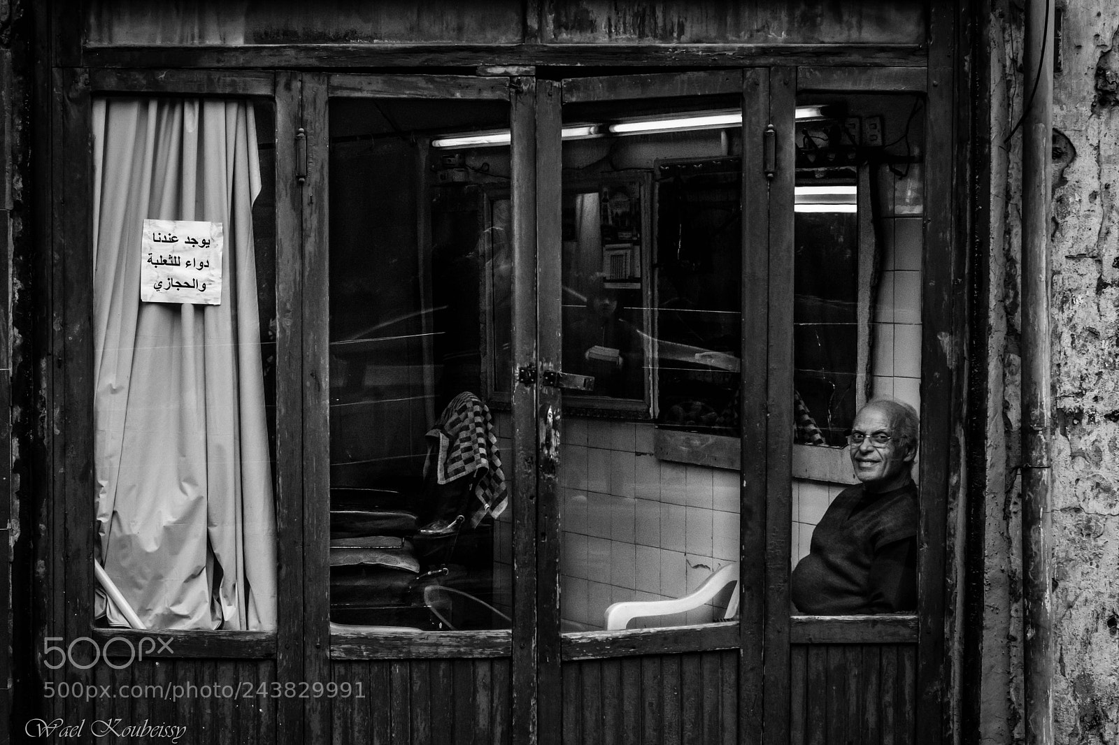 Nikon D5500 sample photo. The old barber photography