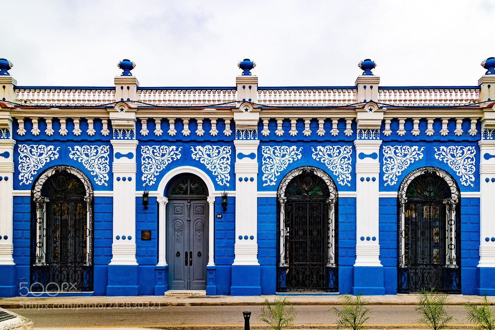 Canon EOS M3 sample photo. Blue building photography