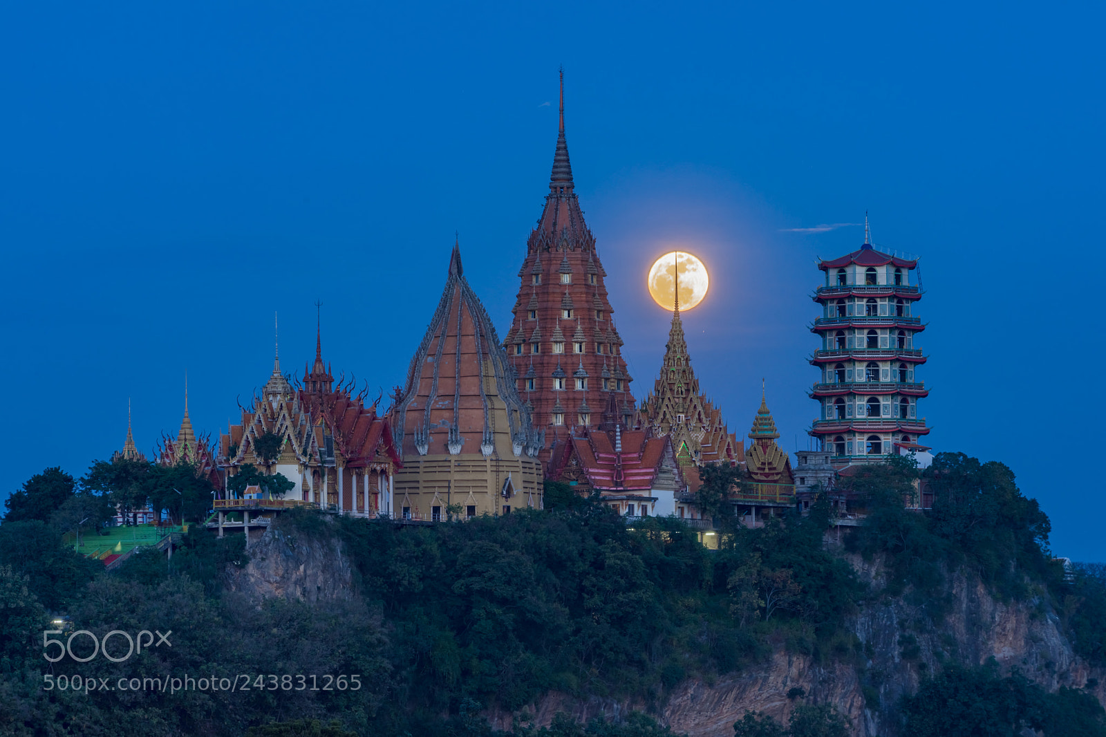 Sony a7 II sample photo. Super full moon at photography