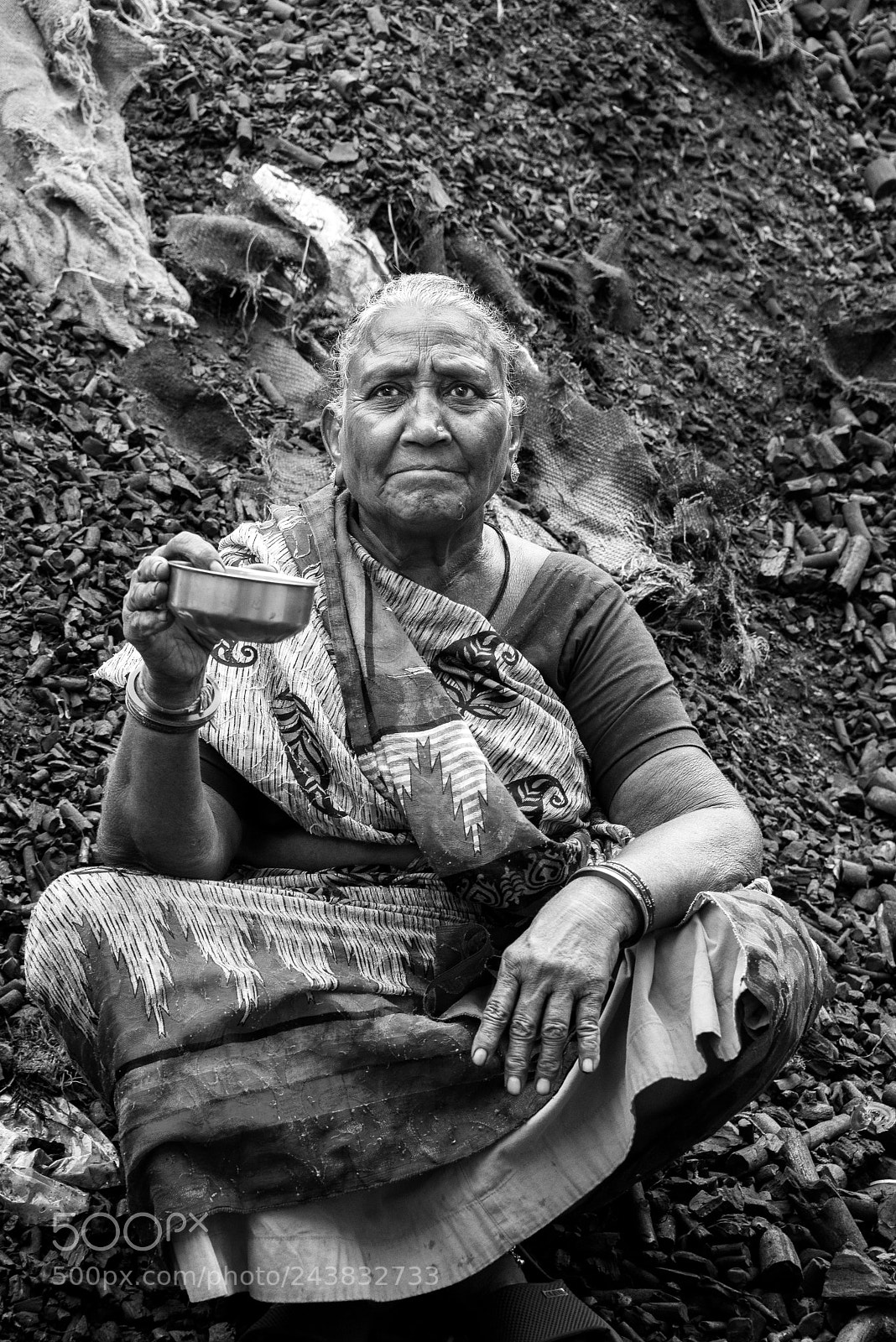 Nikon D800 sample photo. Picking charcoal all day photography