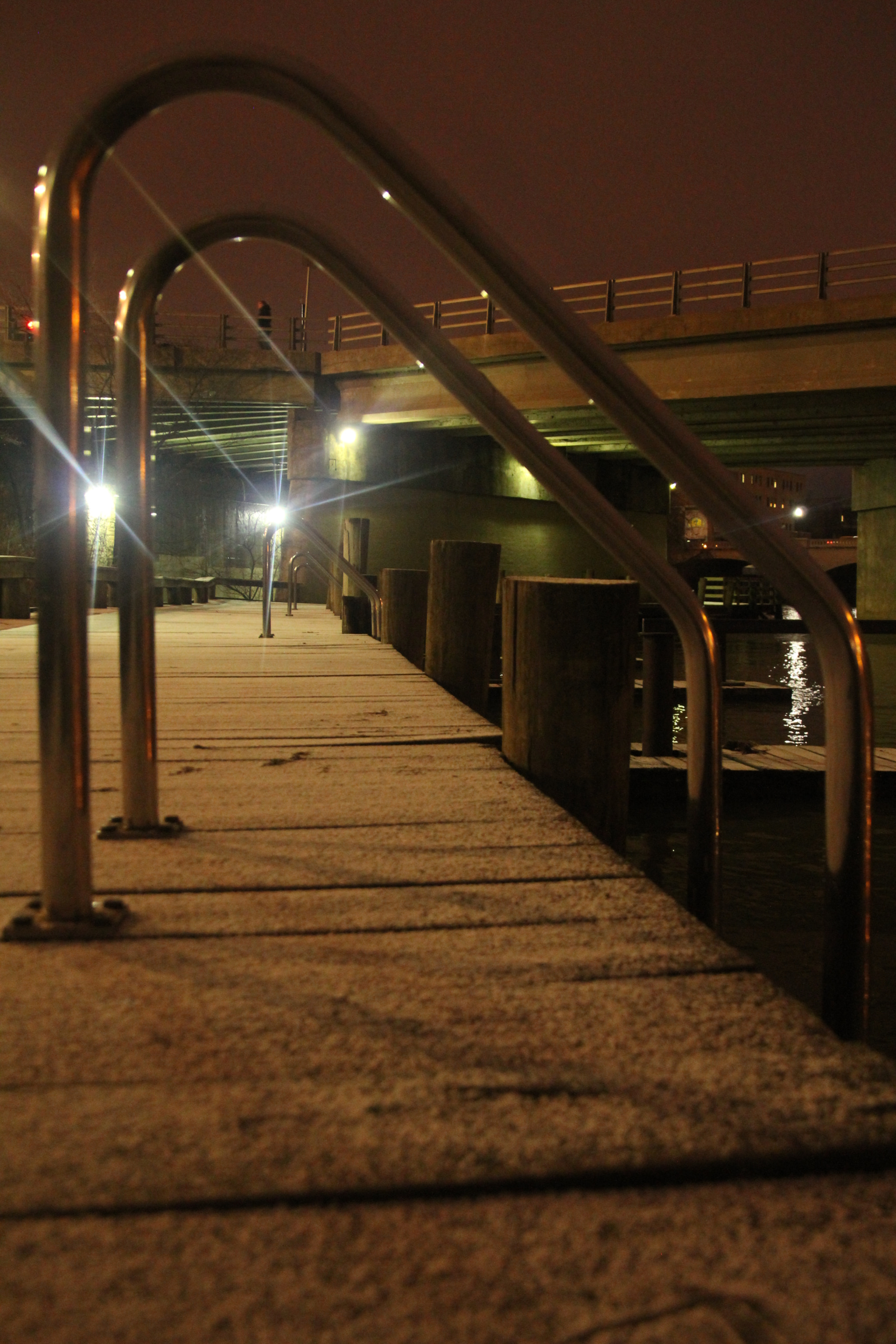Canon EOS 1200D (EOS Rebel T5 / EOS Kiss X70 / EOS Hi) sample photo. Bridge at night. 在晚上的橋樑。 puente por la noche 夜の橋。 photography