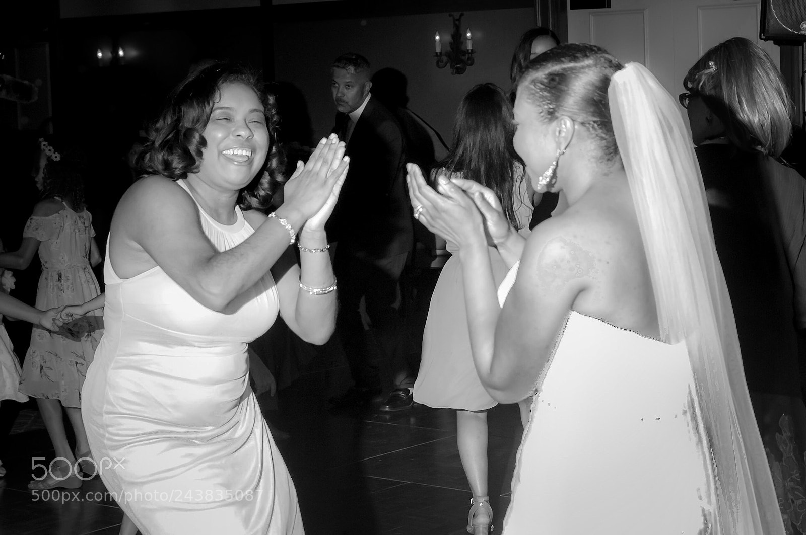 Nikon D300S sample photo. Bride and her maid photography
