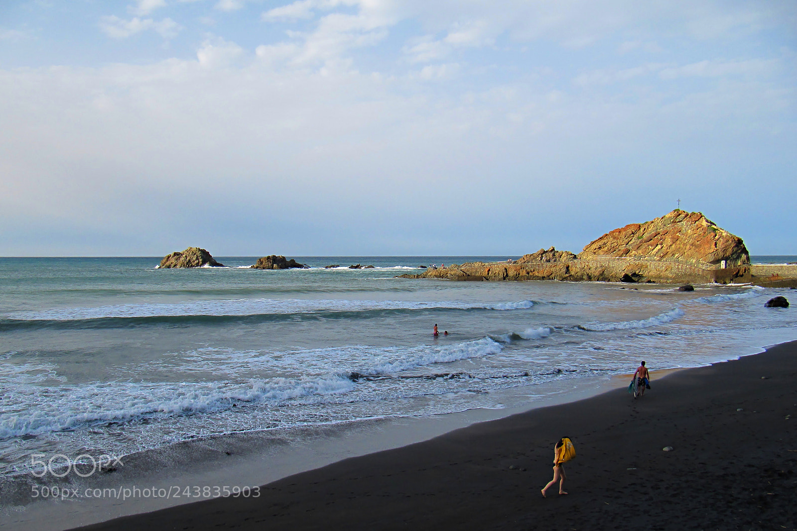 Canon PowerShot SX200 IS sample photo. Dark beach photography