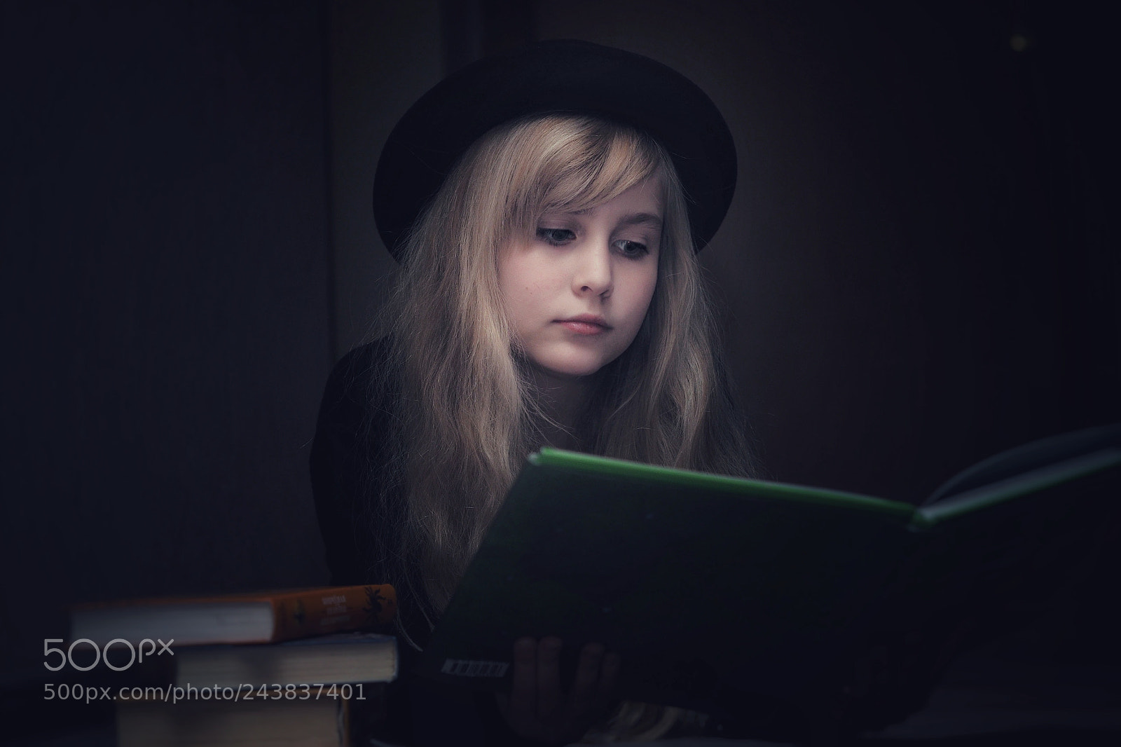 Olympus OM-D E-M5 II sample photo. Evening and books photography