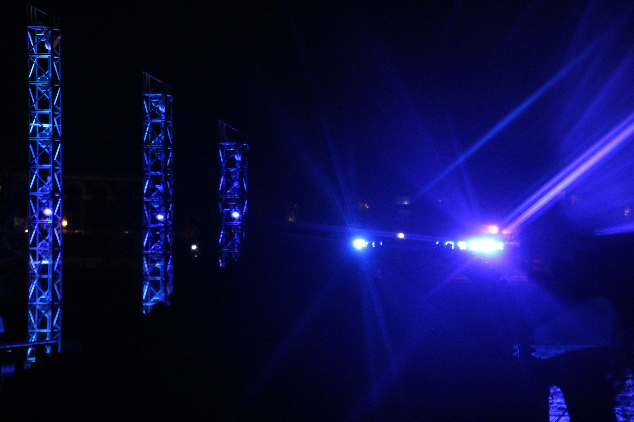 Canon EOS 1200D (EOS Rebel T5 / EOS Kiss X70 / EOS Hi) sample photo. Blue lights. 藍燈。 luces azules lumières bleues 青い光。 photography