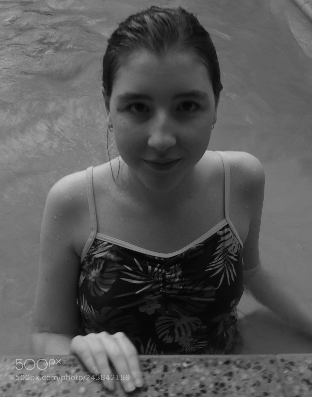 Olympus OM-D E-M10 II sample photo. Girl in pool 1 photography