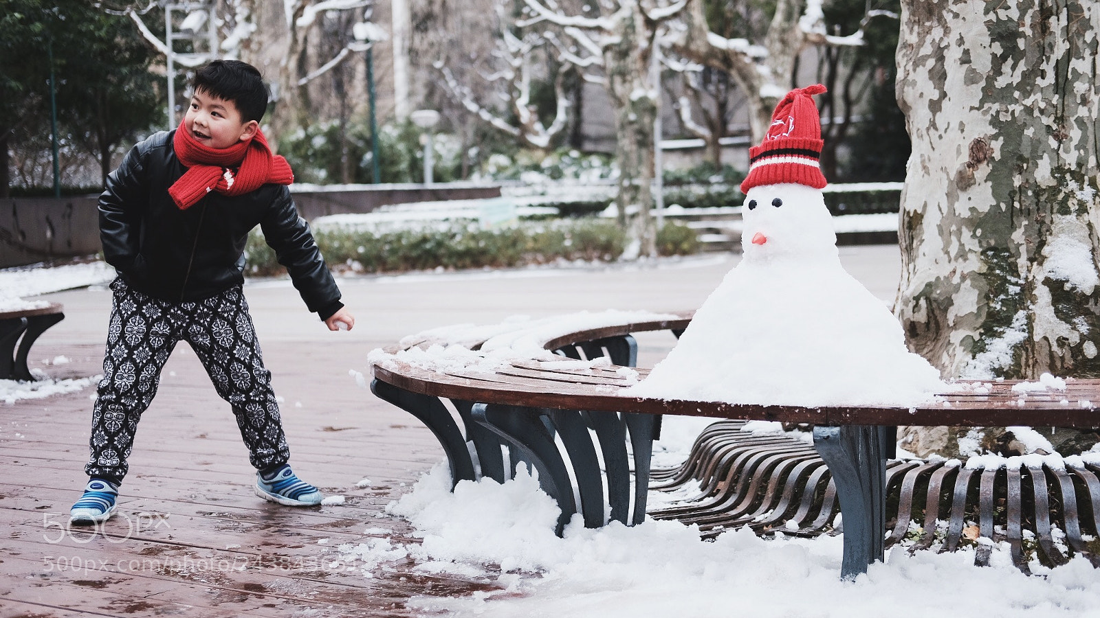 Fujifilm X-T2 sample photo. Play with snowman photography