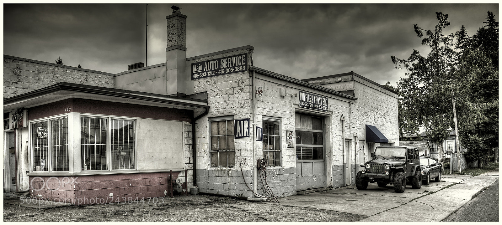 Fujifilm X100S sample photo. The old gasoline station photography