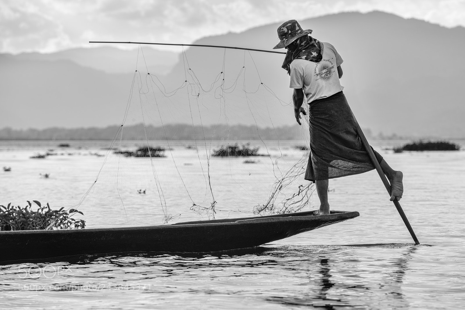Nikon D810 sample photo. Inle lake 10 - fisherman photography