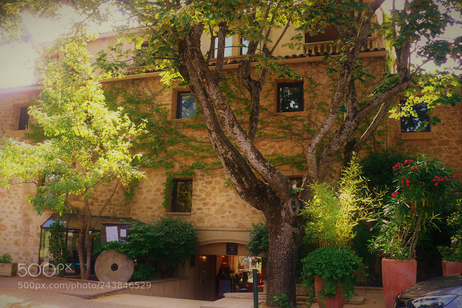 Panasonic DMC-FZ50 sample photo. Lourmarin photography