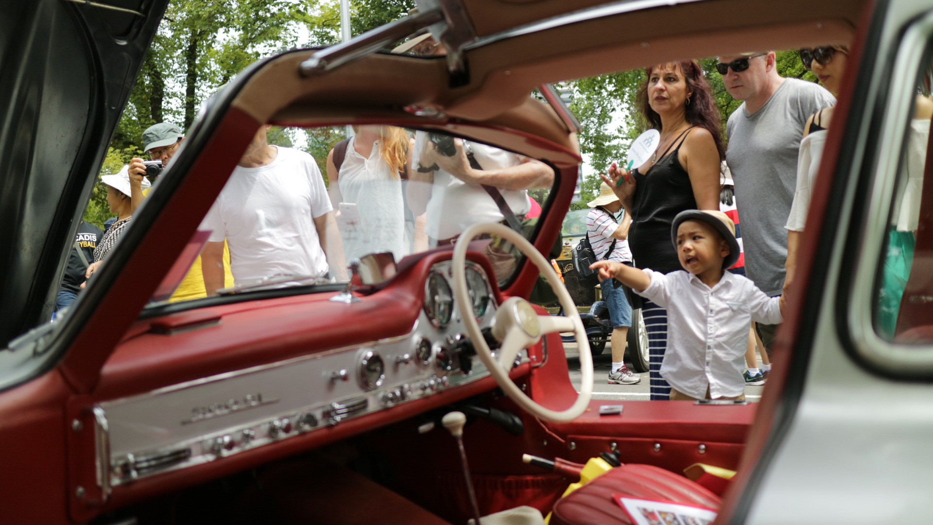 Canon EOS M3 + Canon EF-M 22mm F2 STM sample photo. Vintage car exhibition photography