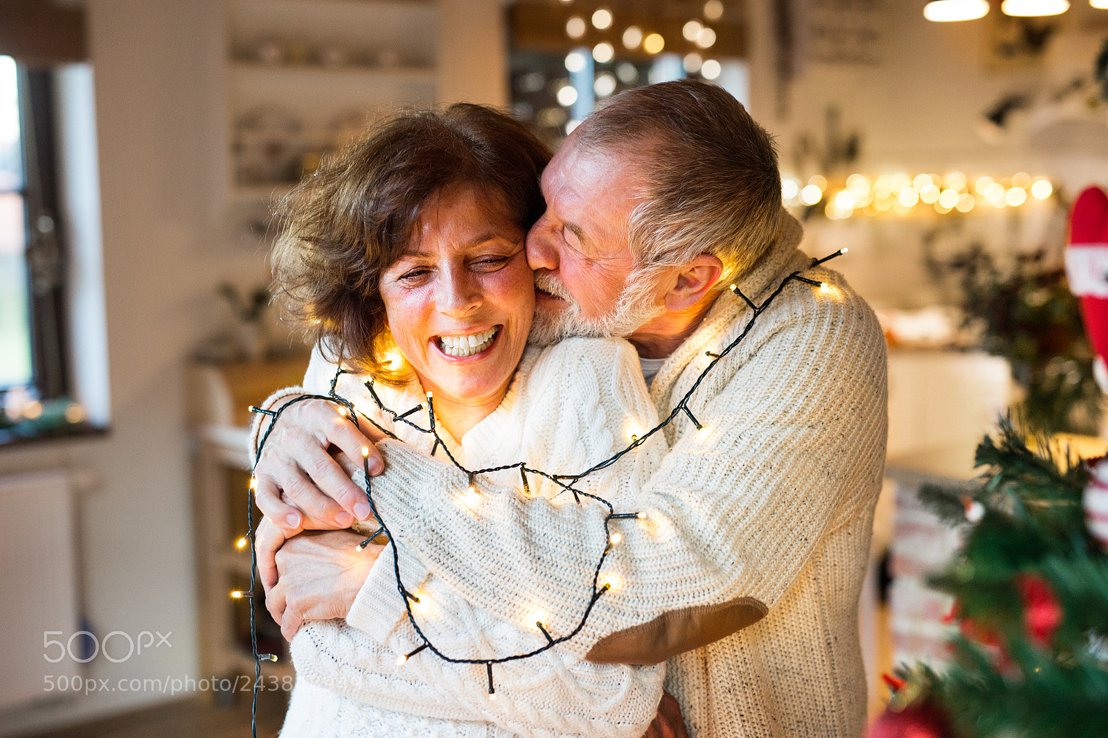 Nikon D4S sample photo. Senior couple hugging at photography
