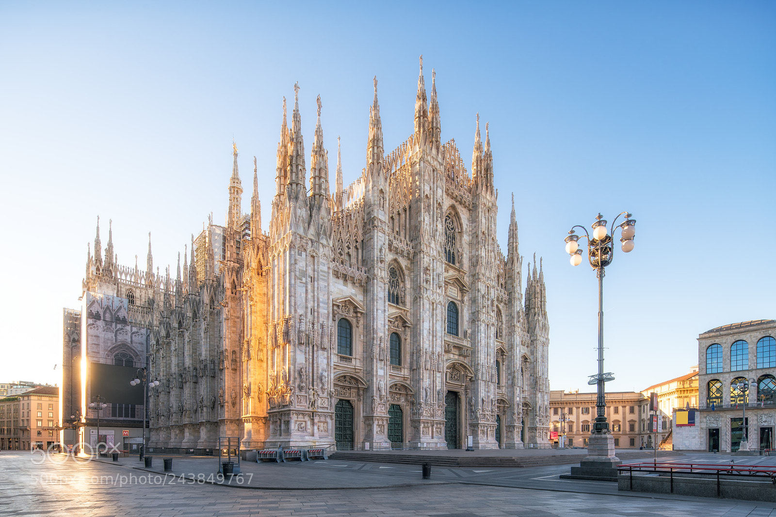 Sony a7R II sample photo. Milan cathedral with shining photography