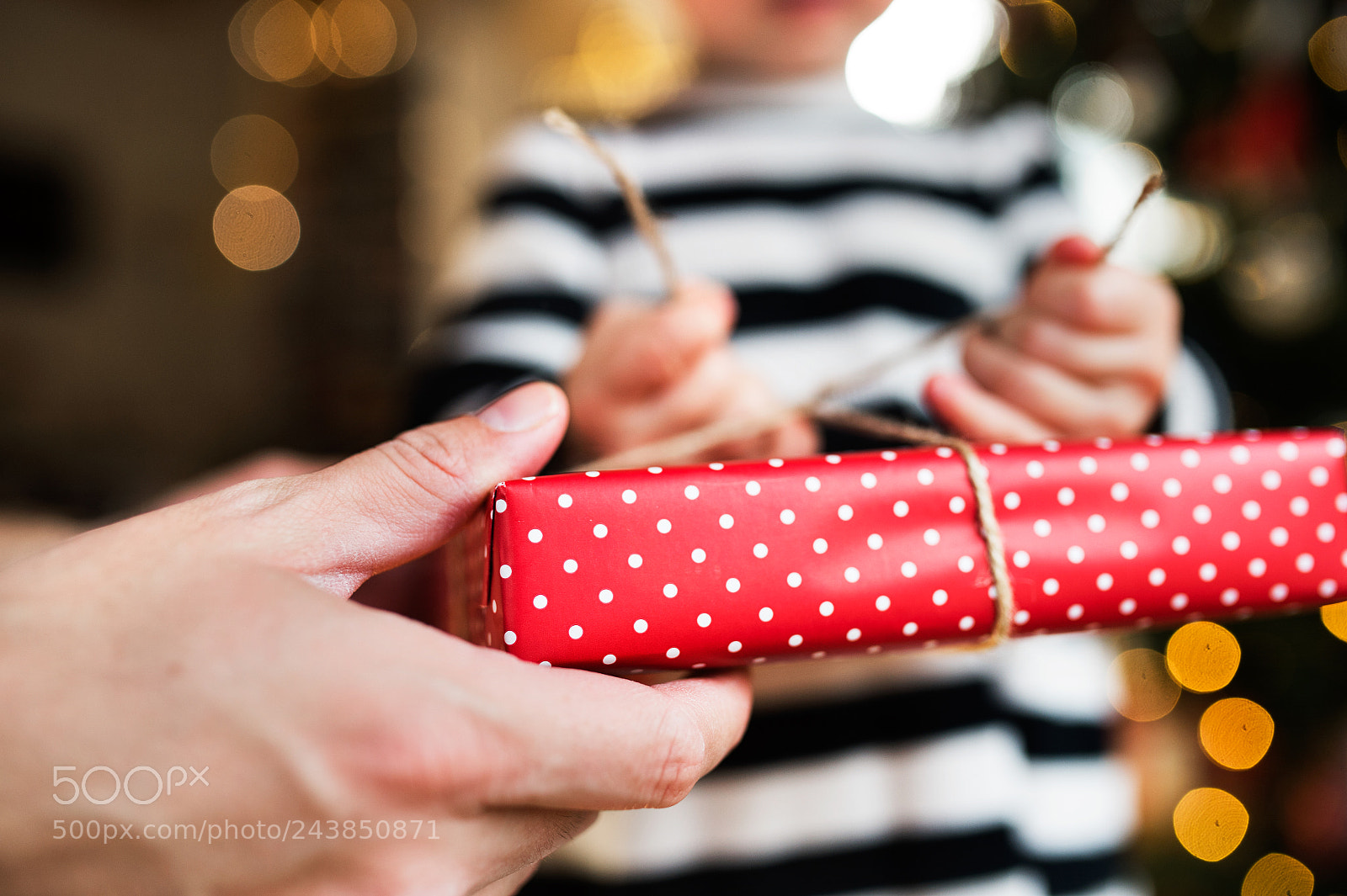 Nikon D4S sample photo. Unrecognizable little girl opening photography