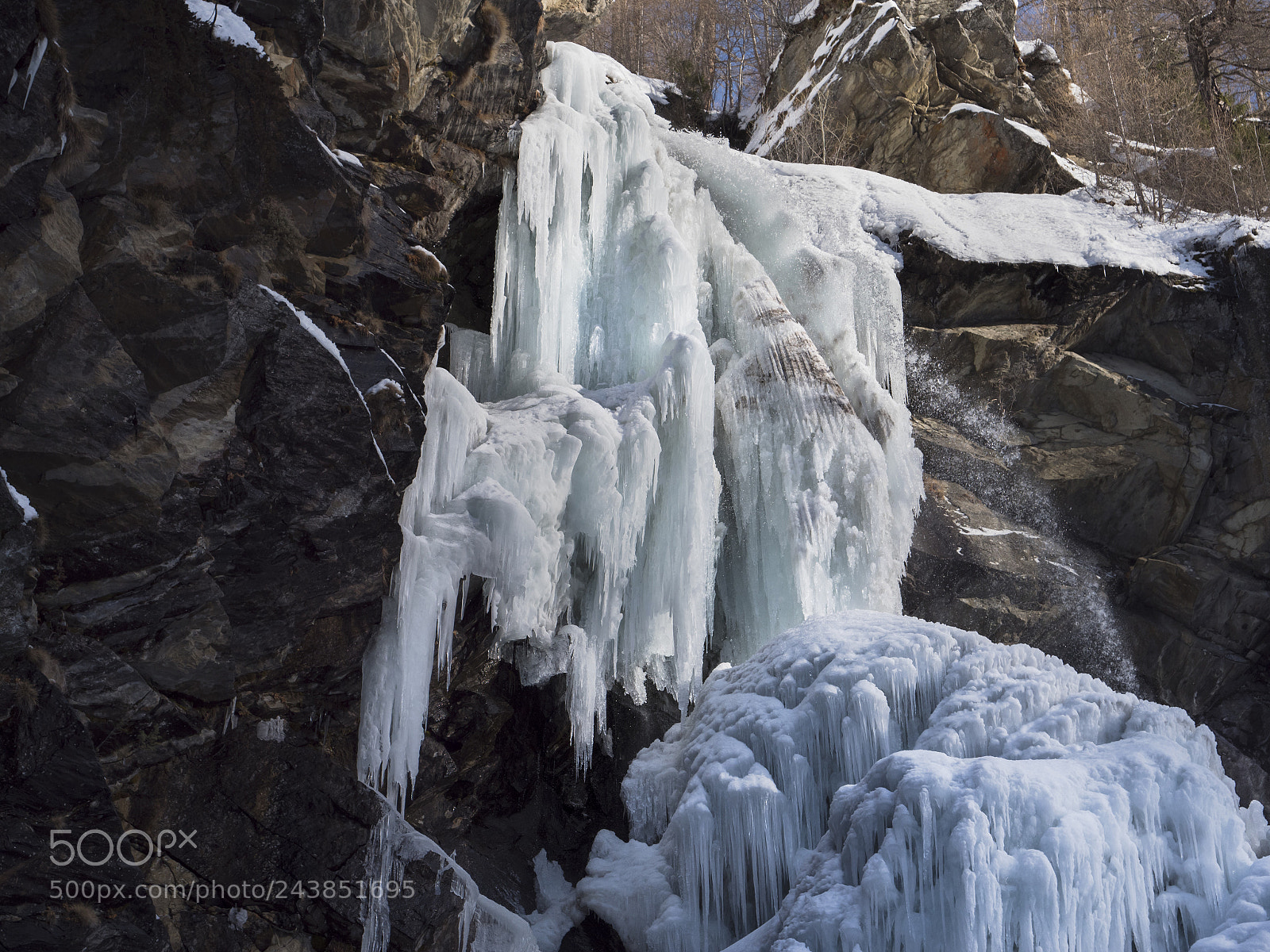 Panasonic Lumix DC-G9 sample photo. Icy waterfall photography