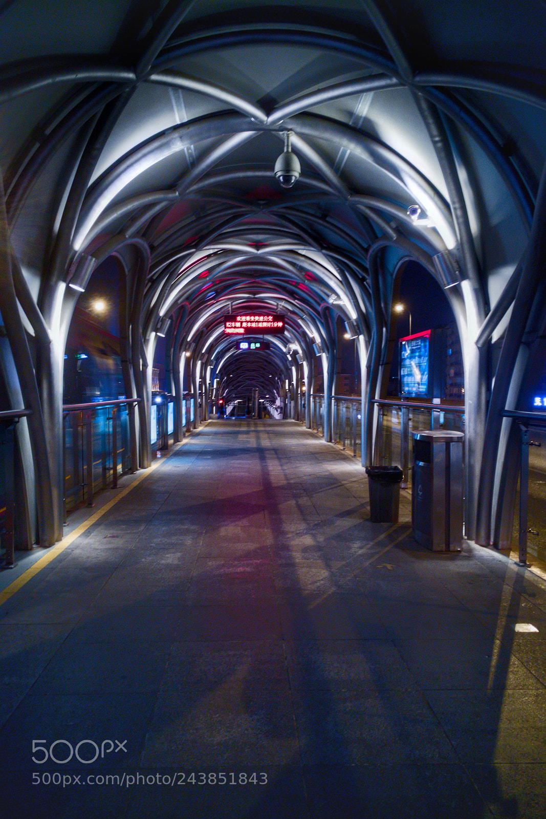 HUAWEI Mate 9 sample photo. Bus station photography