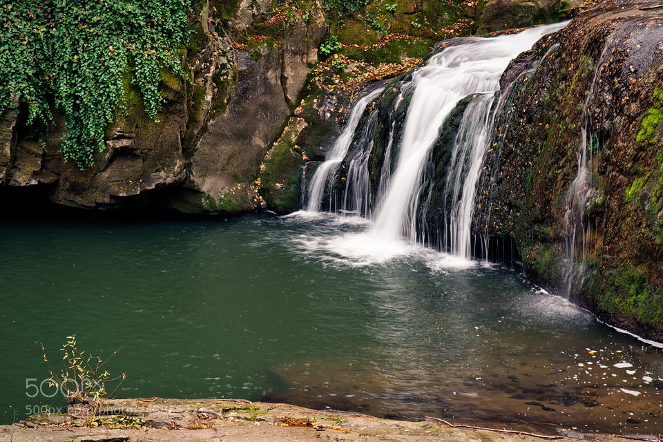 Samsung NX1000 sample photo. Secret fall photography