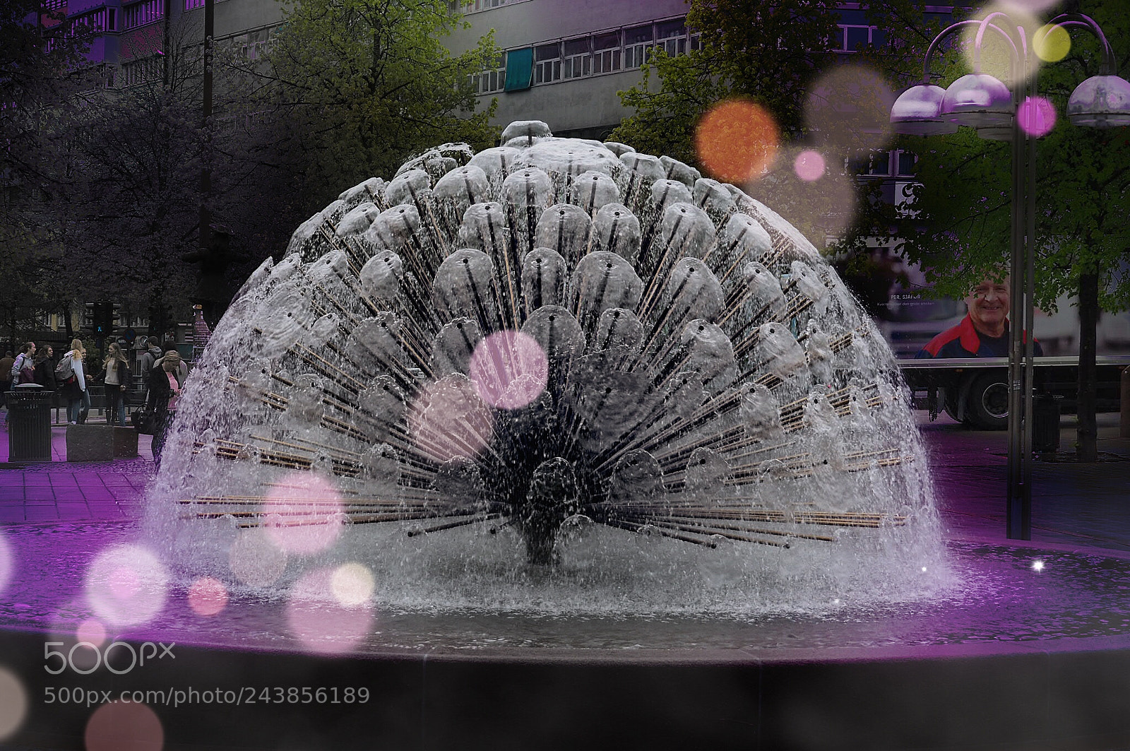 Olympus OM-D E-M10 II sample photo. City fountain photography