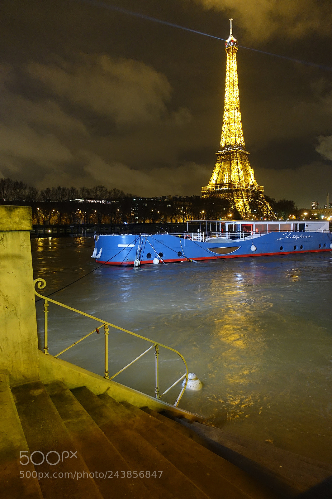 Sony Cyber-shot DSC-RX100 III sample photo. Flooded banks in paris photography
