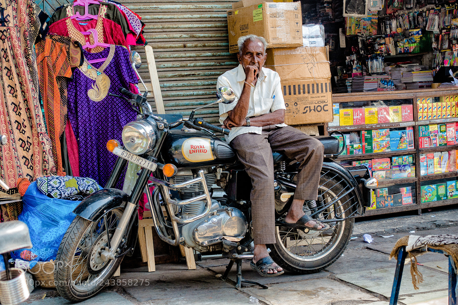 Sony Cyber-shot DSC-RX100 III sample photo. Waiting man photography