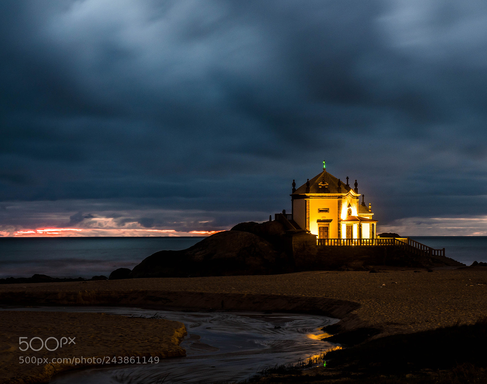 Olympus OM-D E-M5 II sample photo. Chapel in the sea photography