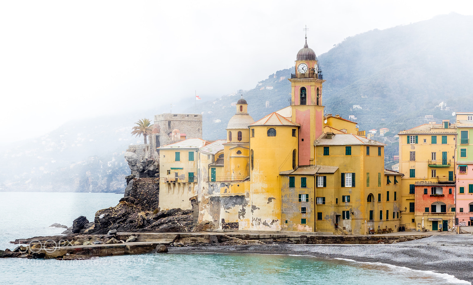 Olympus OM-D E-M1 Mark II sample photo. Camogli, foggy day photography