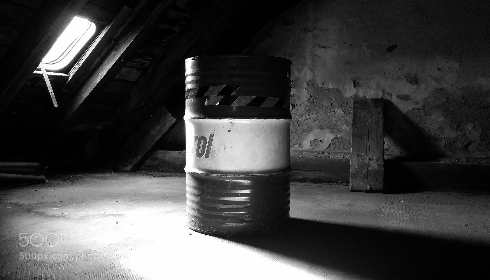 LG Nexus 5 sample photo. Bw barrel photography