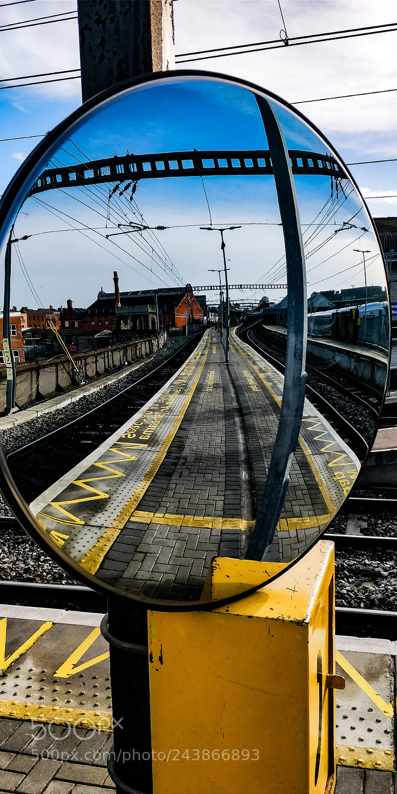 OnePlus 5T sample photo. Mirror image photography