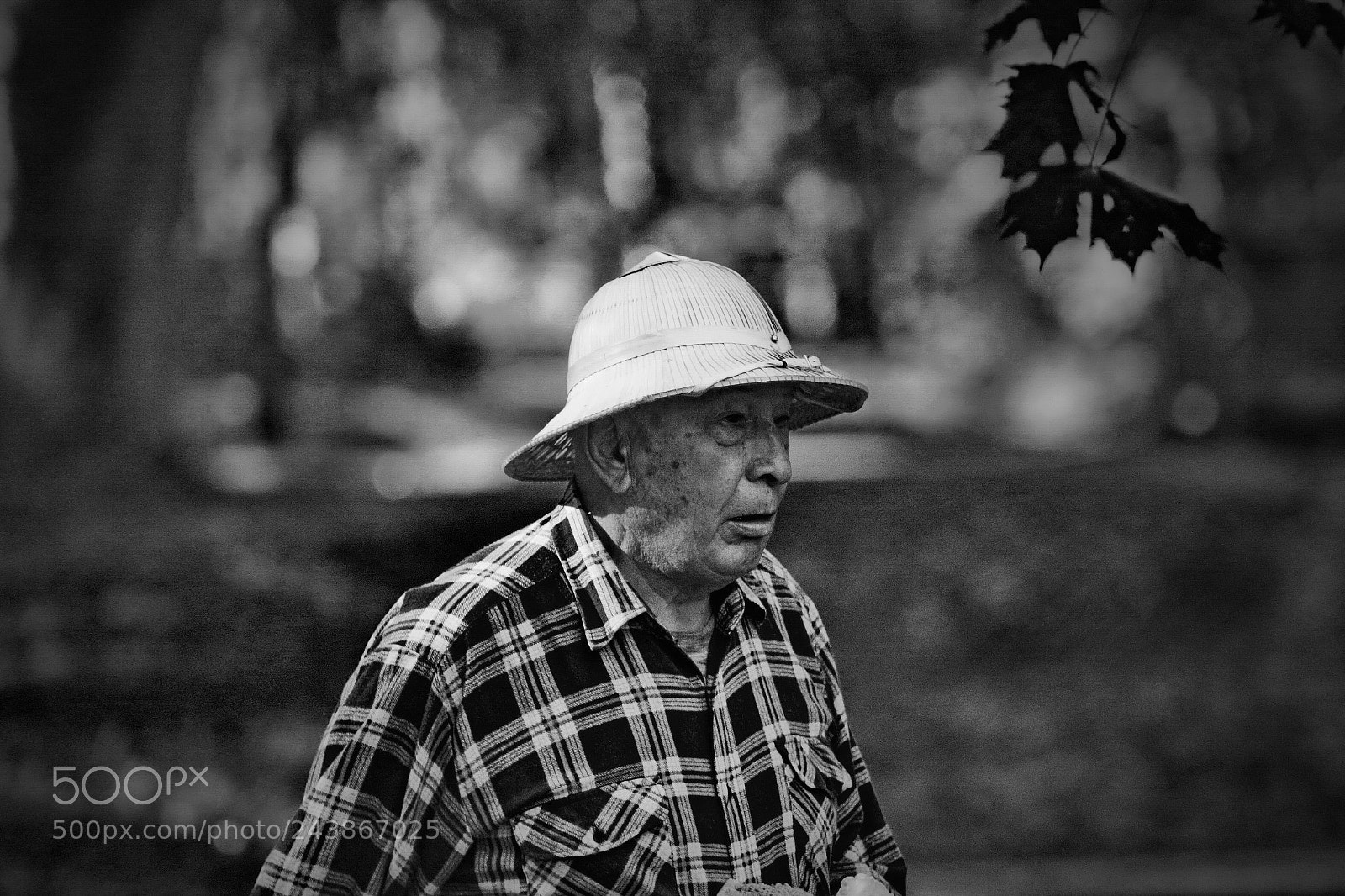 Canon EOS sample photo. The old man in photography
