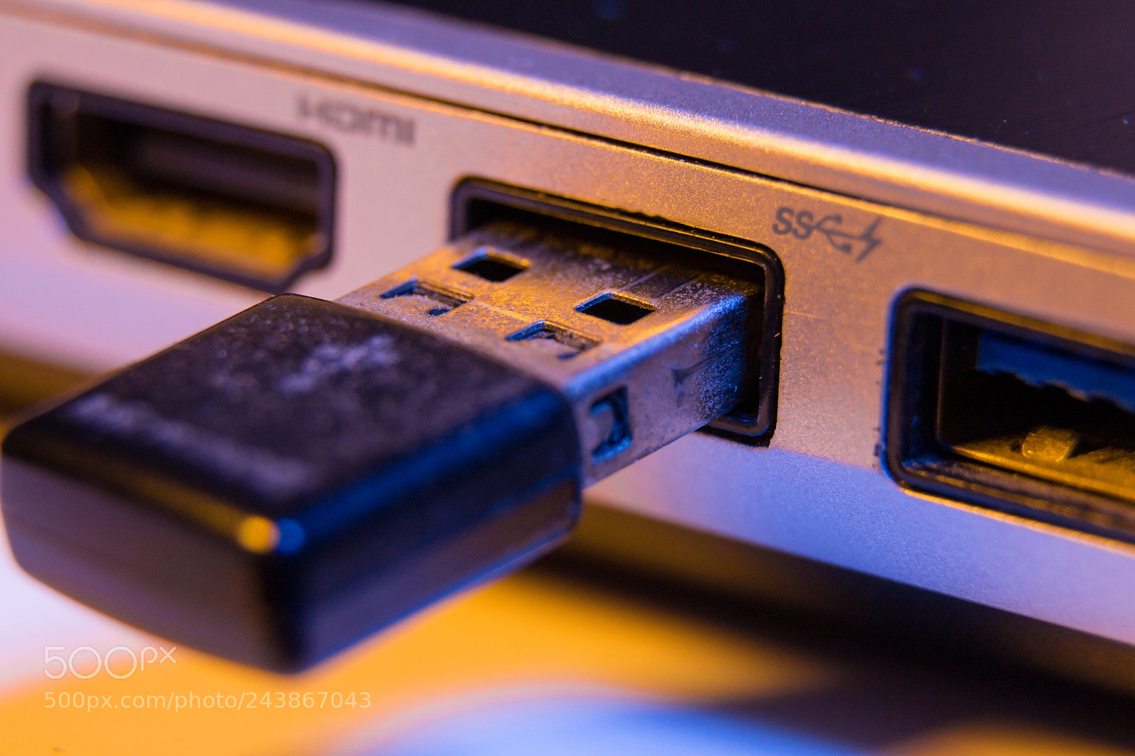 Canon EOS 650D (EOS Rebel T4i / EOS Kiss X6i) sample photo. Closeup of usb flash photography