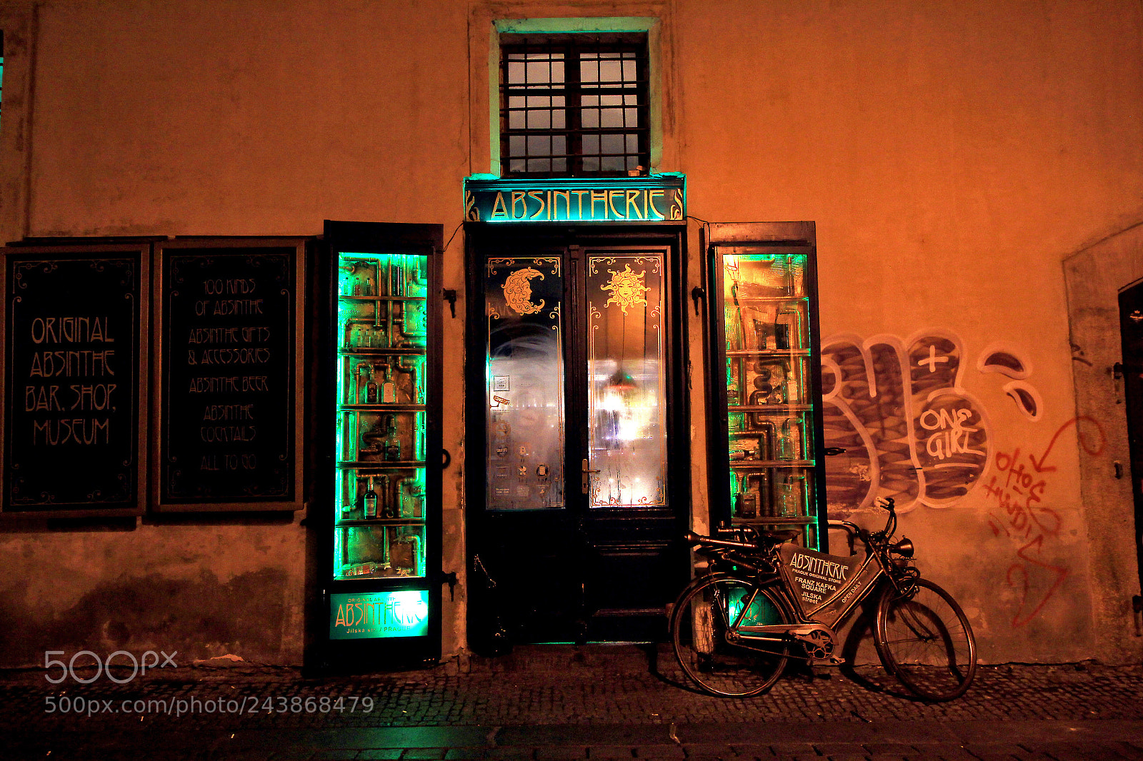 Canon EOS 60D sample photo. Nightlife photography