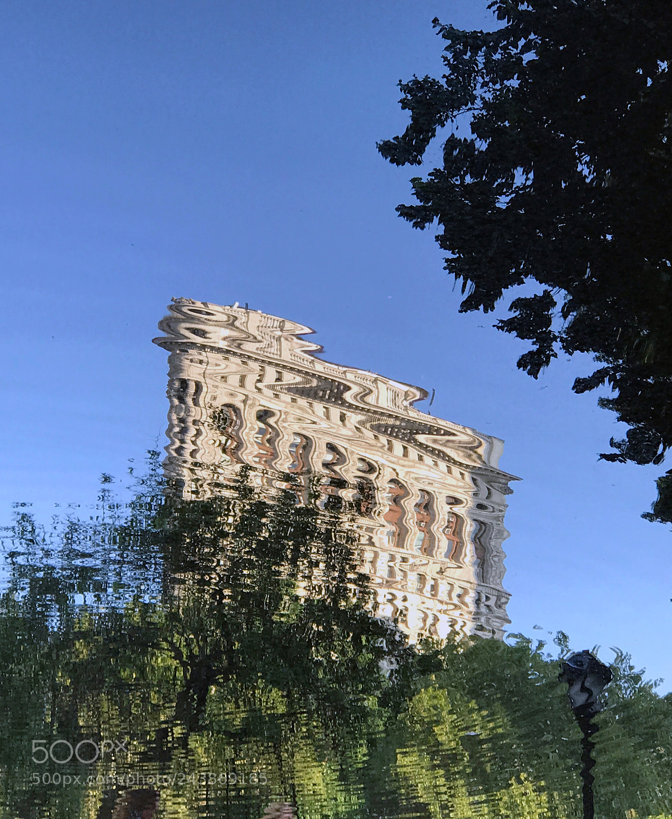 Apple iPhone 7 Plus sample photo. Flatiron on water photography