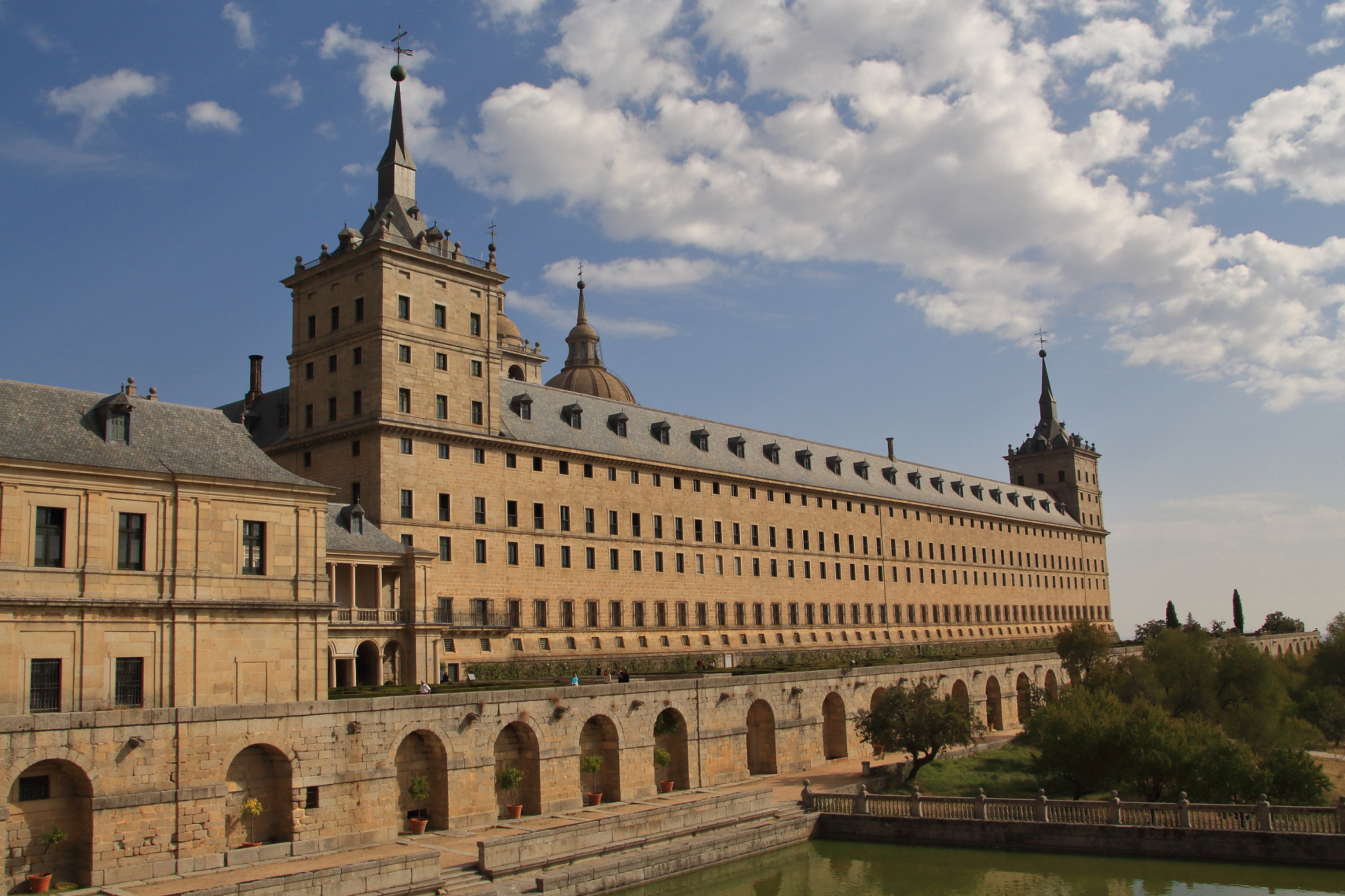 Canon EOS 700D (EOS Rebel T5i / EOS Kiss X7i) + Canon TS-E 90mm F2.8 Tilt-Shift sample photo. Monasterio san lorenzo del escorial photography