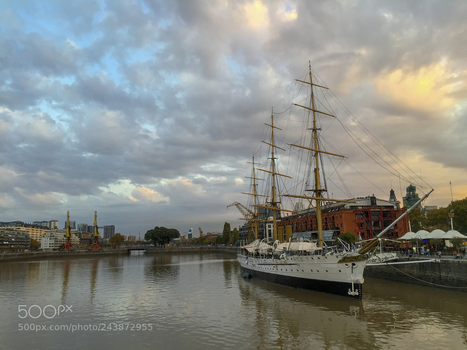 Apple iPhone 6 Plus sample photo. Atardecer en puerto madero. photography