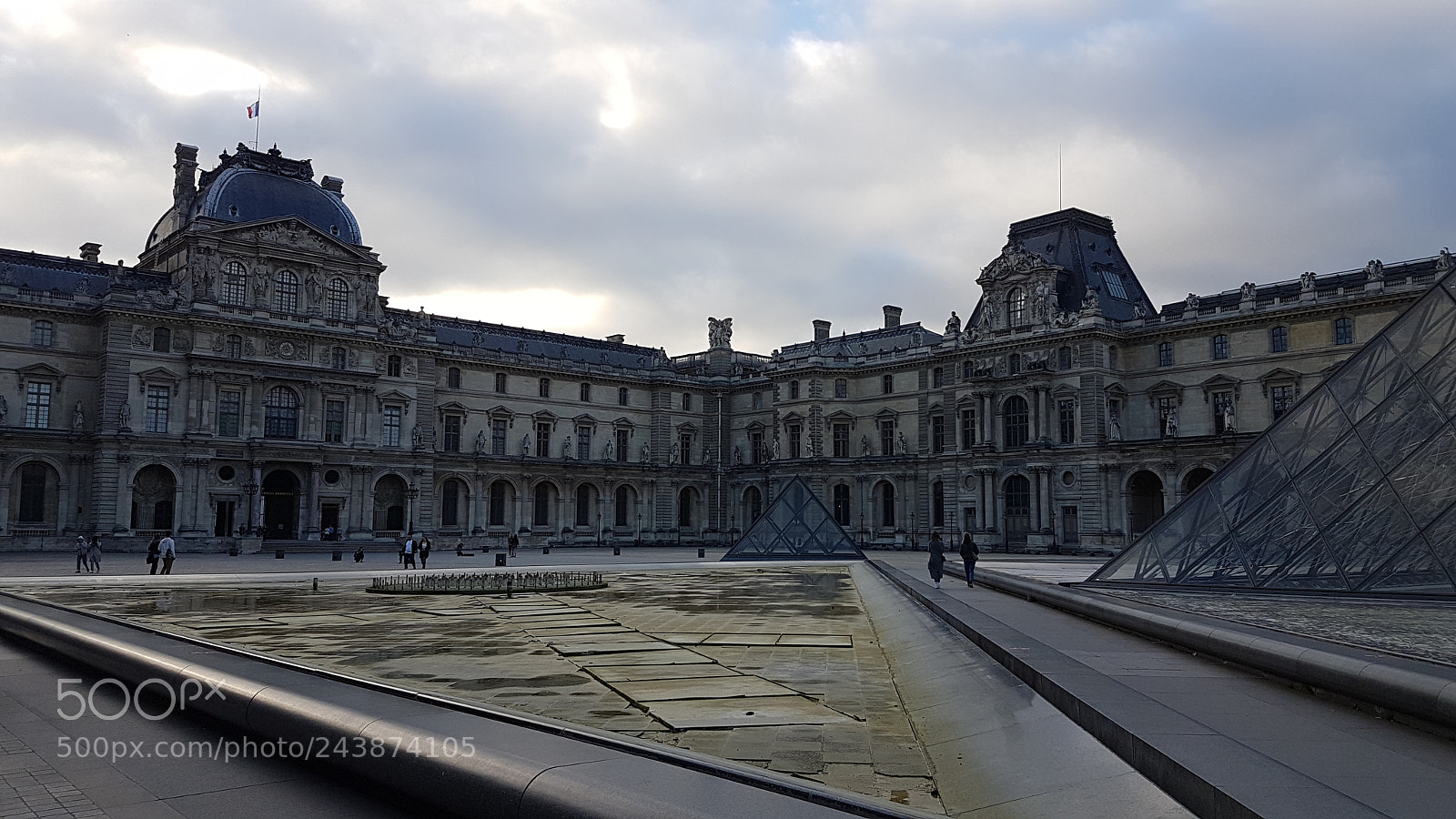 Samsung Galaxy S7 Edge sample photo. Cloudy louvre photography