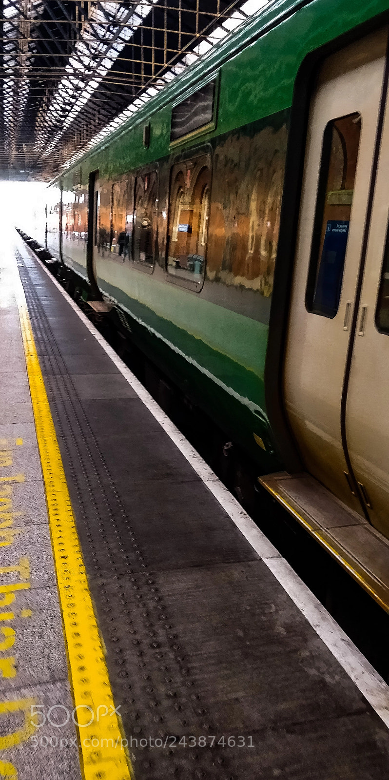 OnePlus 5T sample photo. Light at the end photography