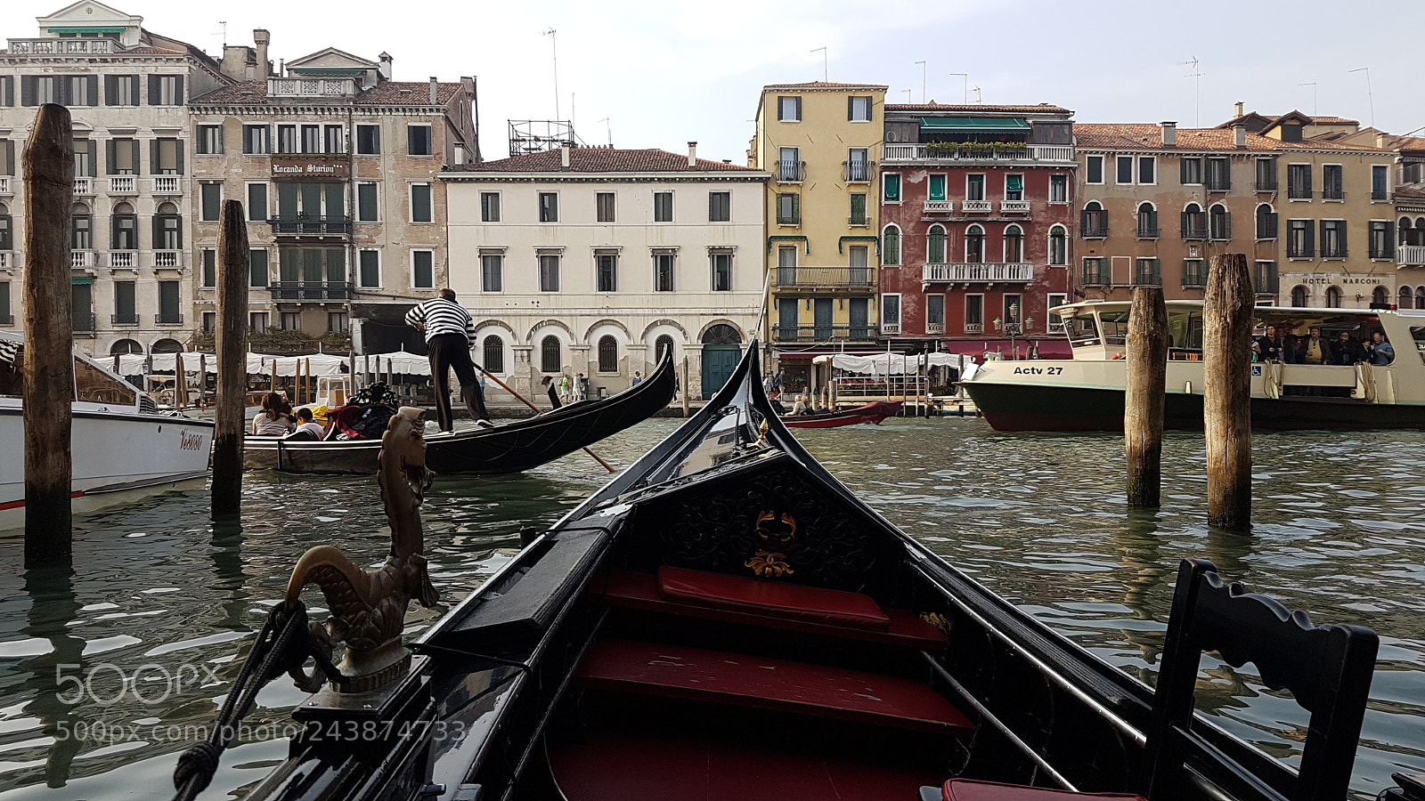 Samsung Galaxy S7 Edge sample photo. Venice's gondolas photography