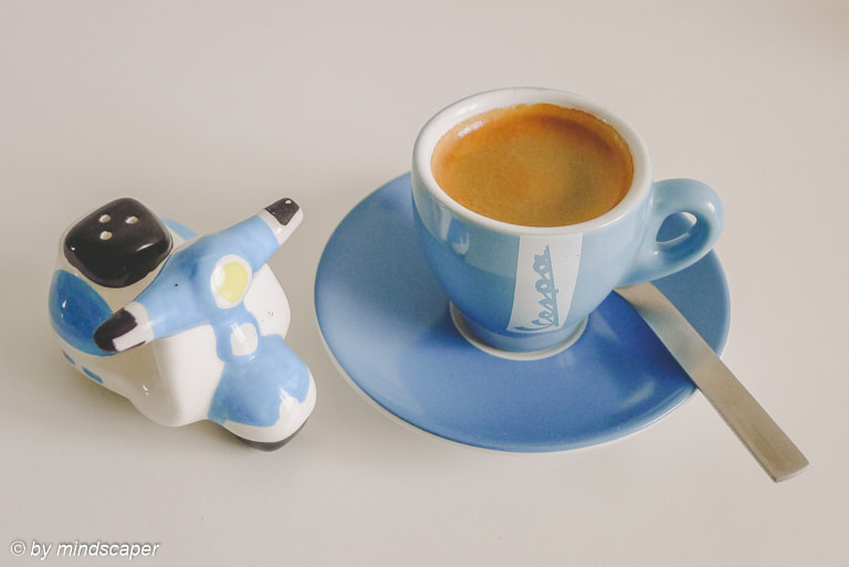 Leica D-LUX 5 sample photo. Espresso vespa blue - coffee time photography
